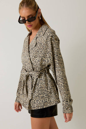 LEOPARD PRINTED DOUBLE BREASTED SHORT TRENCH COAT