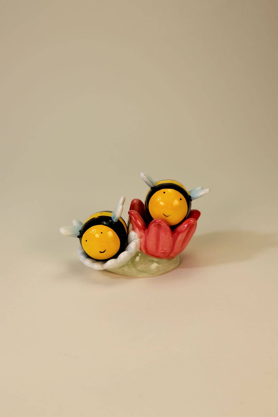 Bumble Bee & Flower Salt and Pepper Set