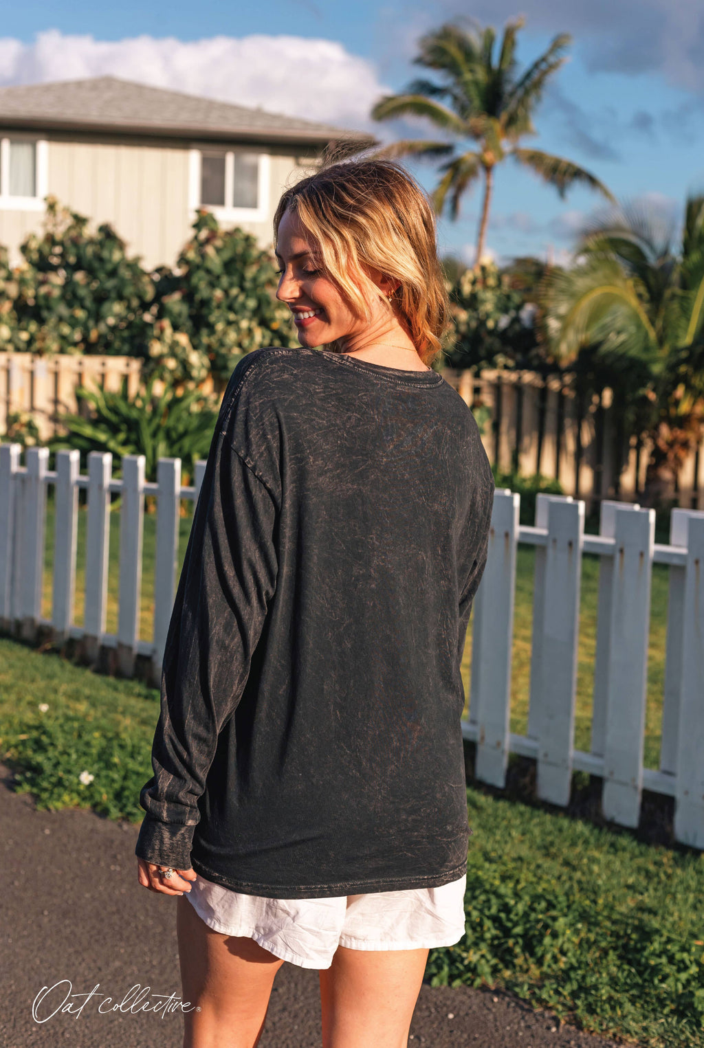 Double V-Neck Seamless Thumbhole Crop Top - Black – Wysdohm