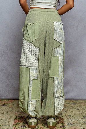 Solid pattern patch detail rib knit jogger pants