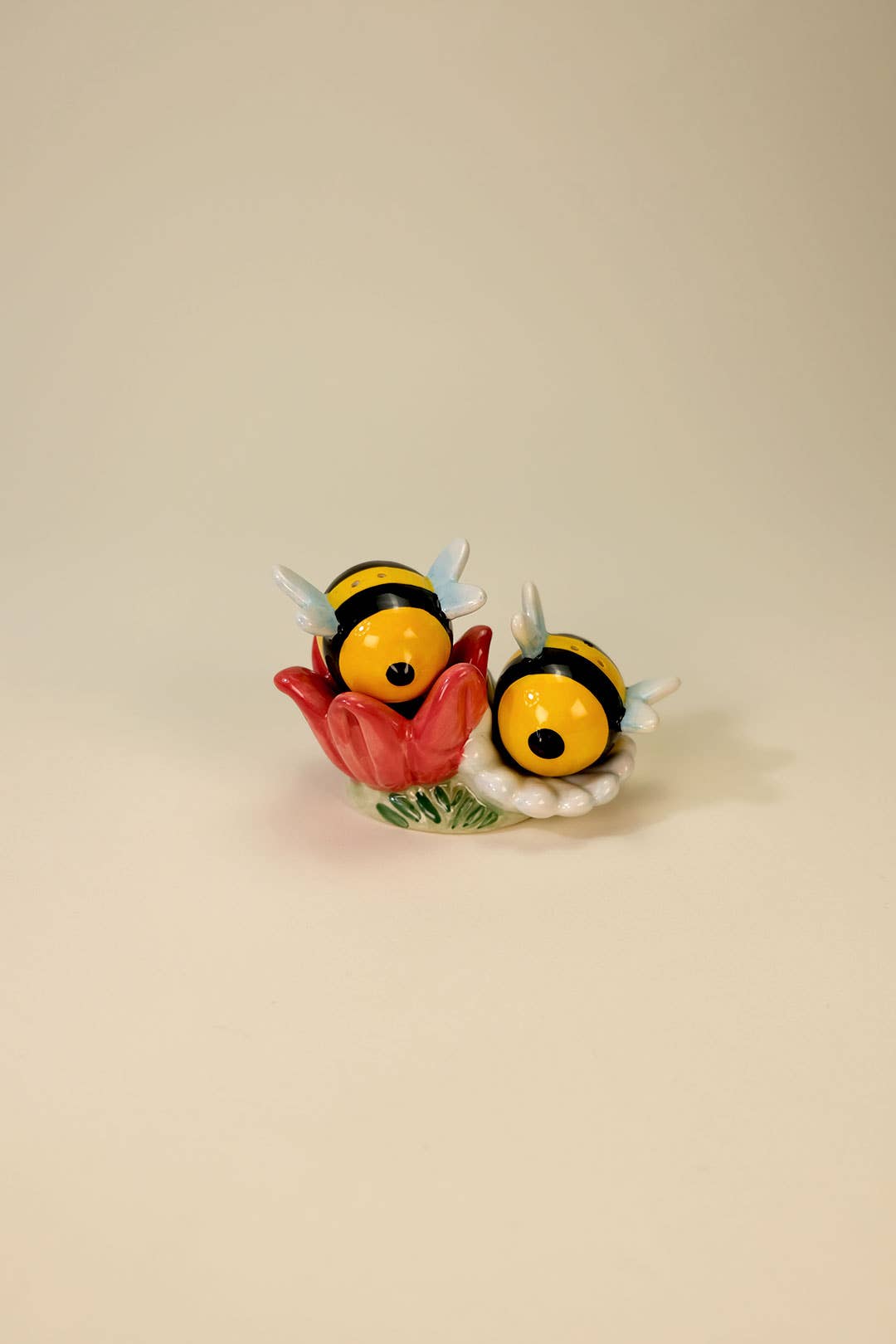 Bumble Bee & Flower Salt and Pepper Set