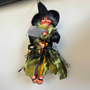 Hanging Kitchen Witch Xenia – Green