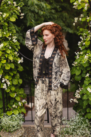 Honey & The Moon Pixie Duster Crop Kimono w/ Florals & Bees