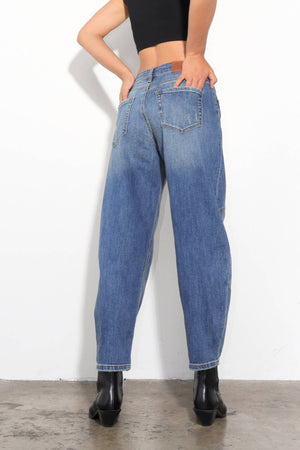 RELAXED TAPERED HIGH RISE BARREL JEANS