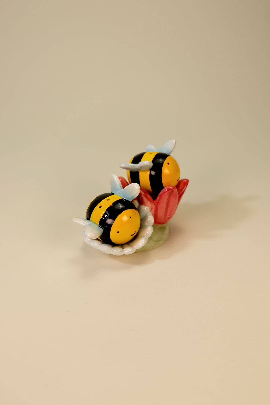 Bumble Bee & Flower Salt and Pepper Set