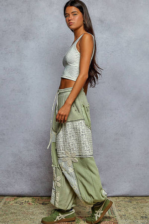 Solid pattern patch detail rib knit jogger pants