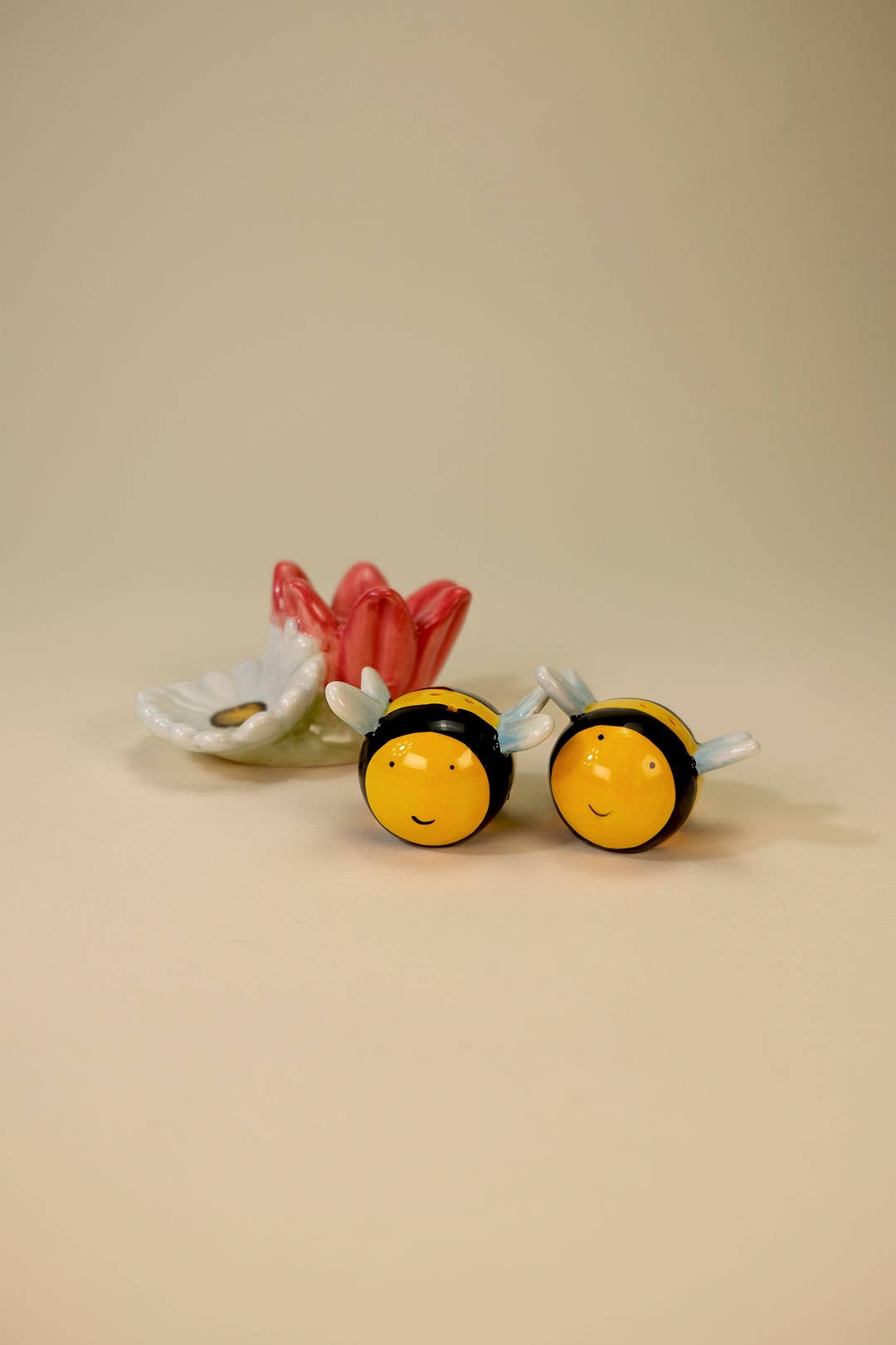 Bumble Bee & Flower Salt and Pepper Set