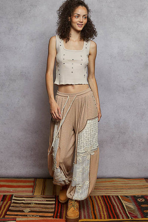 Solid pattern patch detail rib knit jogger pants