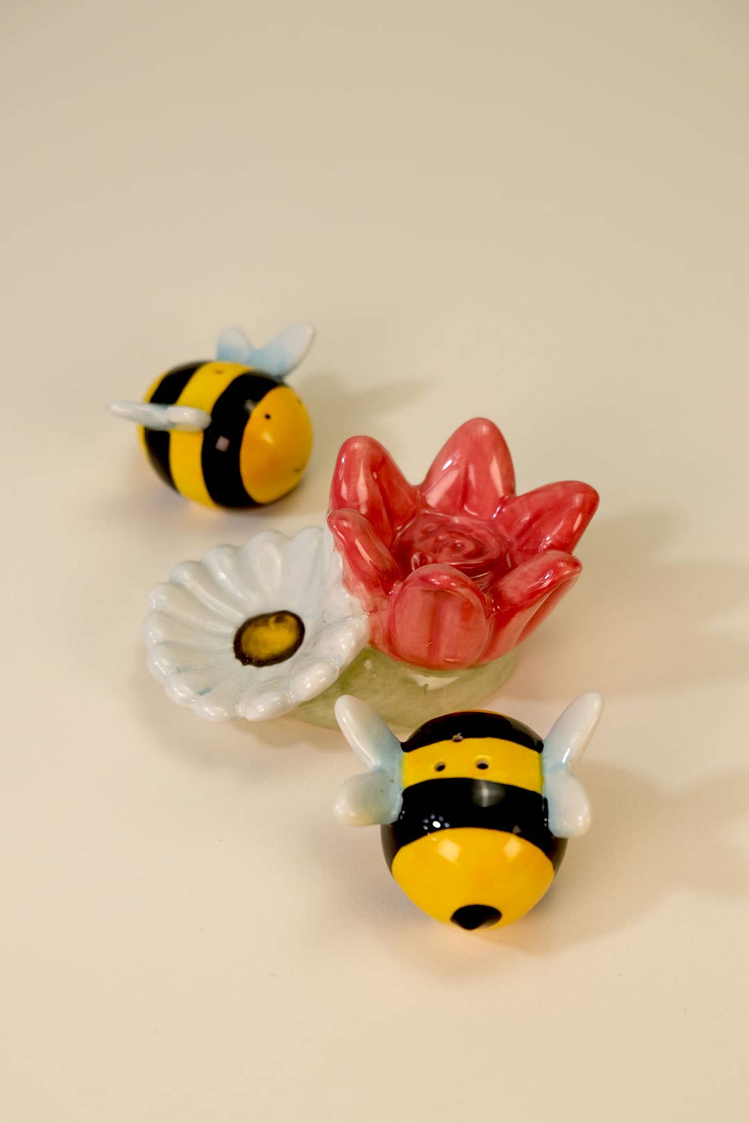 Bumble Bee & Flower Salt and Pepper Set