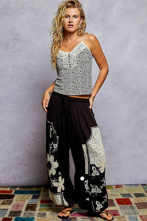 Solid pattern patch detail rib knit jogger pants