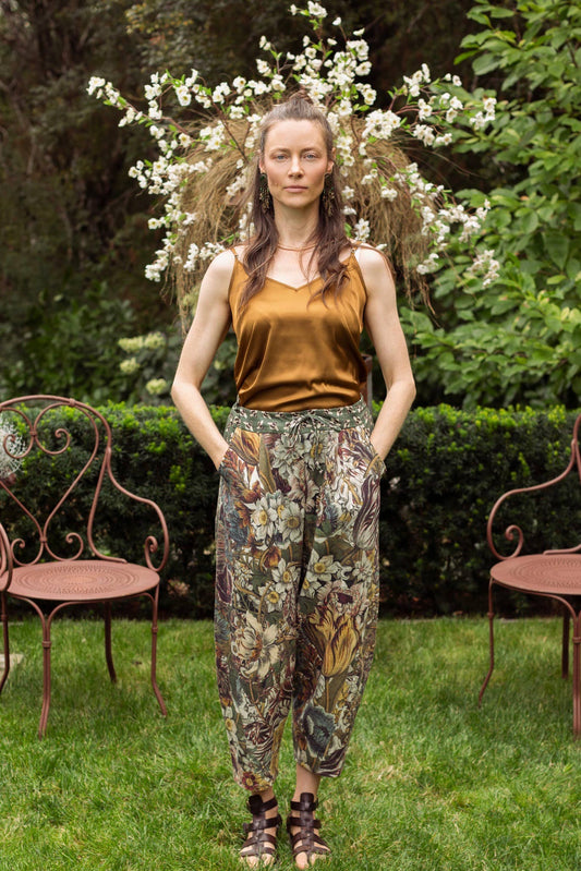 Love Grows Wild Linen Bee Print Cropped Artist Pants