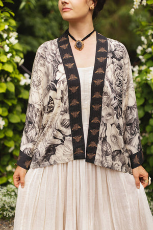 Honey & The Moon Pixie Duster Crop Kimono w/ Florals & Bees